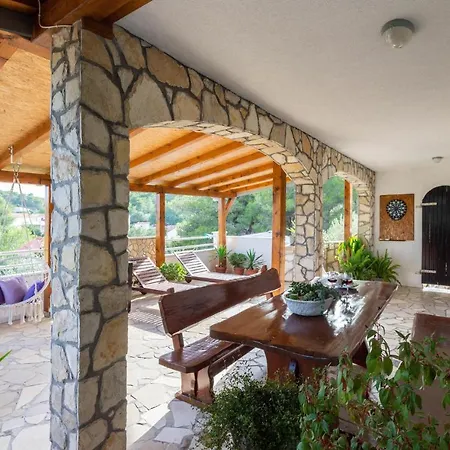 Gorgeous In Rukavac With Wifi Holiday home *