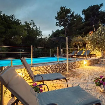 Gorgeous In Rukavac With Wifi Holiday home Rukavac (Vis)