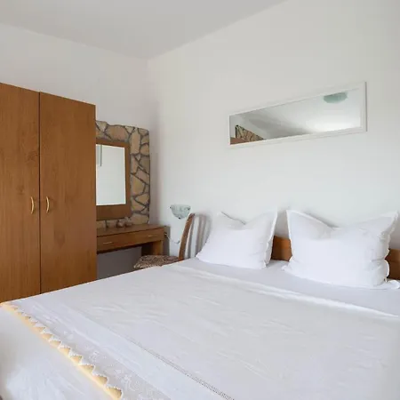 Gorgeous In Rukavac With Wifi Holiday home Rukavac (Vis)
